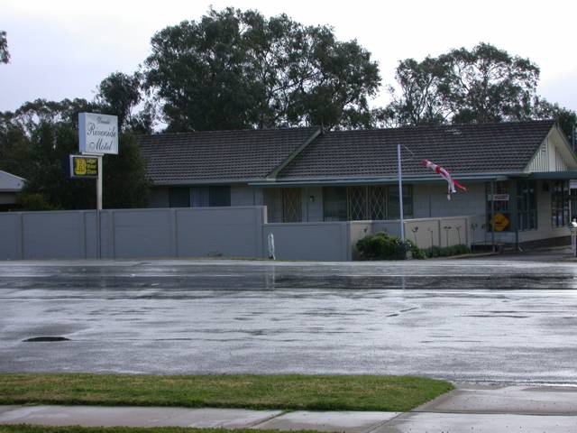 Donald Riverside Motel