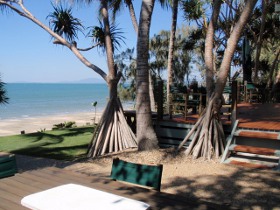 Beachfront Zilzie Holiday Home and Cottage
