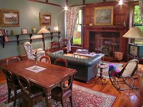 Buxton Manor - Musica Viva Apartment