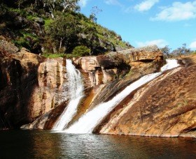 Serpentine Falls Park Home and Tourist Village